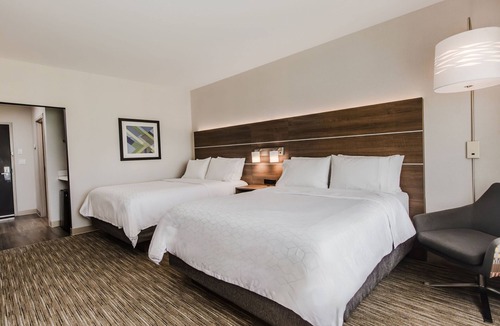 Welland Hotel | Holiday Inn Express & Suites Welland by IHG