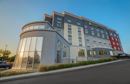 Woodstock Hotel | Holiday Inn Express & Suites - Woodstock, ON CANADA