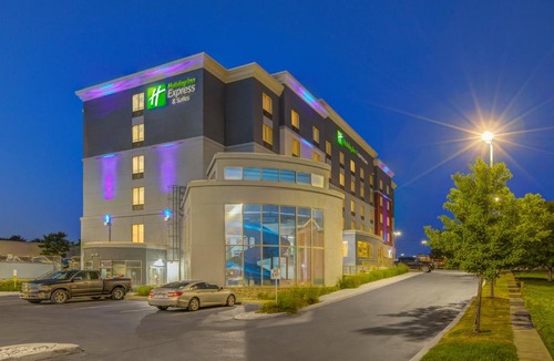 Woodstock Hotel | Holiday Inn Express & Suites - Woodstock, ON CANADA