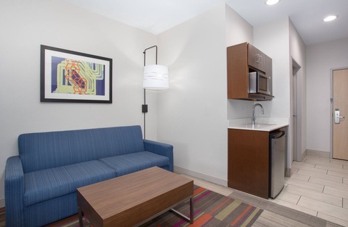 Amarillo Hotel | Holiday Inn Express & Suites Amarillo by IHG