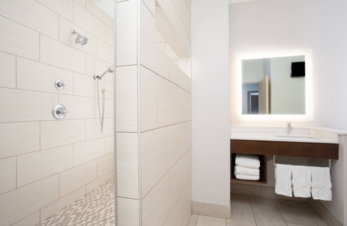 Amarillo Hotel | Holiday Inn Express & Suites Amarillo by IHG