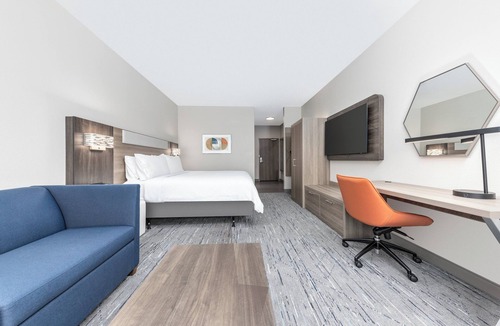 Del Valle Hotel | Holiday Inn Express & Suites Austin Airport East by IHG