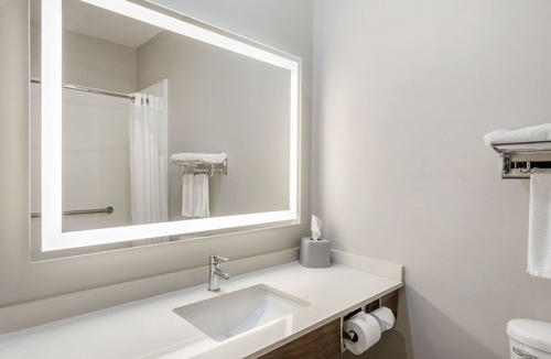 Beeville Hotel | Holiday Inn Express Suites Beeville by IHG