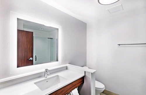 Chanute Hotel | Holiday Inn Express & Suites Chanute by IHG