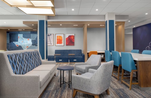 Euless Hotel | Holiday Inn Express & Suites DFW Airport Southwest - Euless