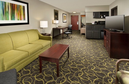 Grapevine Hotel | Holiday Inn Express & Suites DFW - Grapevine by IHG