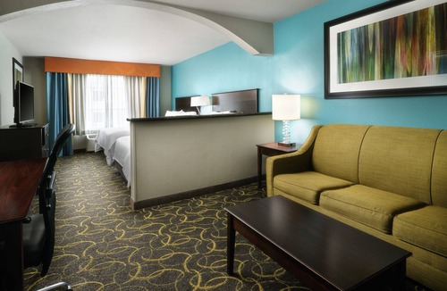 Grapevine Hotel | Holiday Inn Express & Suites DFW - Grapevine by IHG