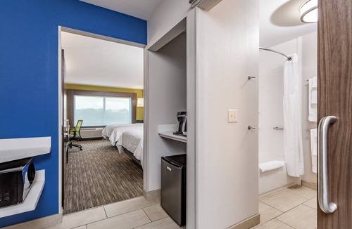 Hammond Hotel | Holiday Inn Express & Suites Hammond by IHG
