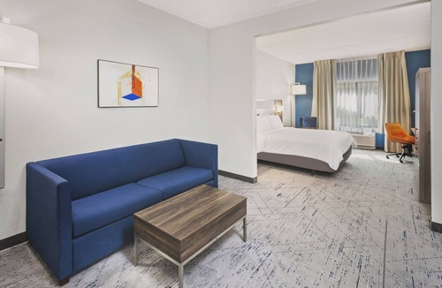 Hillside Hotel | Holiday Inn Express & Suites Chicago West - O'Hare Arpt Area by IHG