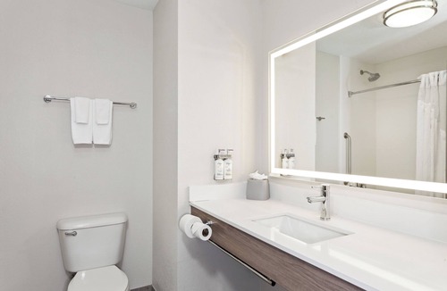 Hillside Hotel | Holiday Inn Express & Suites Chicago West - O'Hare Arpt Area by IHG