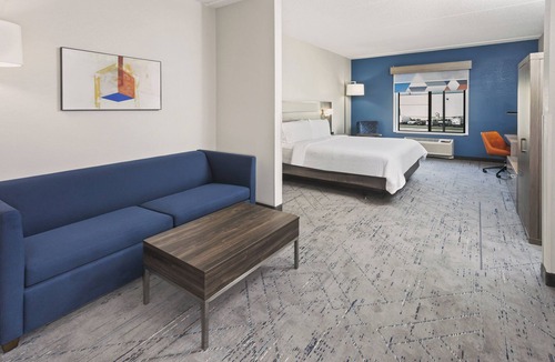 Hillside Hotel | Holiday Inn Express & Suites Chicago West - O'Hare Arpt Area by IHG