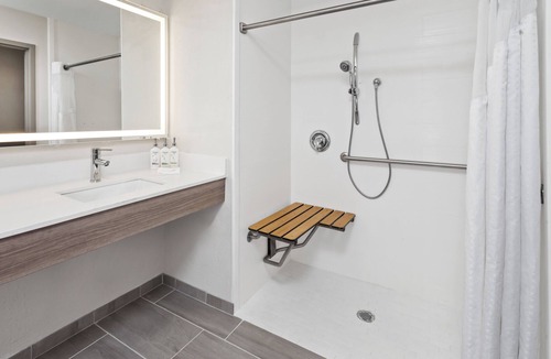 Hillside Hotel | Holiday Inn Express & Suites Chicago West - O'Hare Arpt Area by IHG