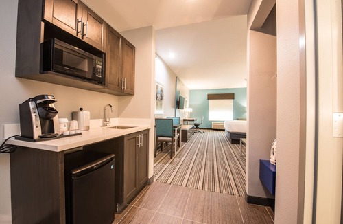 Houston Hotel | Holiday Inn Express & Suites Houston - Hobby Airport Area by IHG
