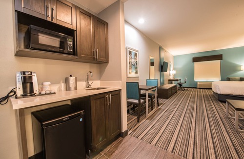 Houston Hotel | Holiday Inn Express & Suites Houston - Hobby Airport Area by IHG