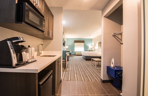 Houston Hotel | Holiday Inn Express & Suites Houston - Hobby Airport Area by IHG
