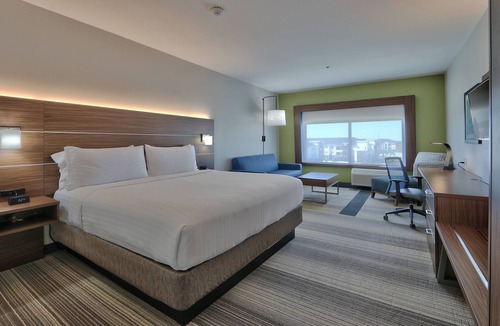 Northeast Houston Hotel | Holiday Inn Express & Suites Houston East - Beltway 8 by IHG