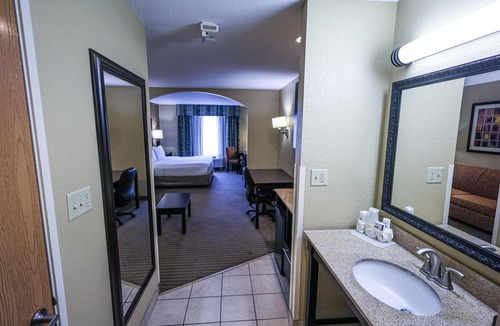 Lexington Hotel | Holiday Inn Express & Suites Lexington by IHG