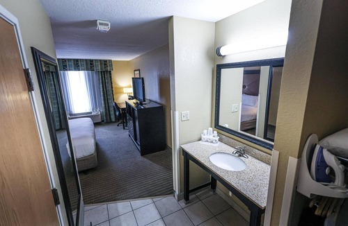 Lexington Hotel | Holiday Inn Express & Suites Lexington by IHG