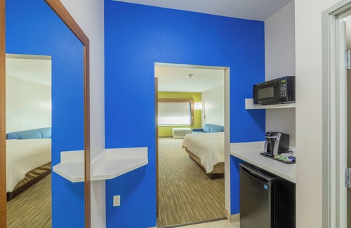 Lindale Hotel | Holiday Inn Express & Suites Lindale – Tyler by IHG