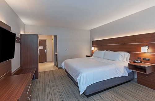 Parsons Hotel | Holiday Inn Express & Suites Parsons by IHG