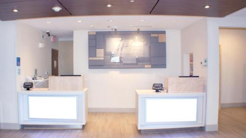 Plainview Hotel | Holiday Inn Express & Suites Plainview by IHG