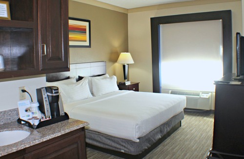Plainview Hotel | Holiday Inn Express & Suites Plainview by IHG