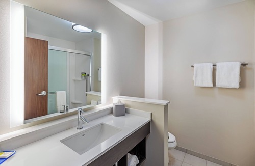 Purcell Hotel | Holiday Inn Express & Suites Purcell by IHG
