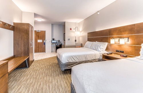 Rantoul Hotel | Holiday Inn Express & Suites Rantoul by IHG