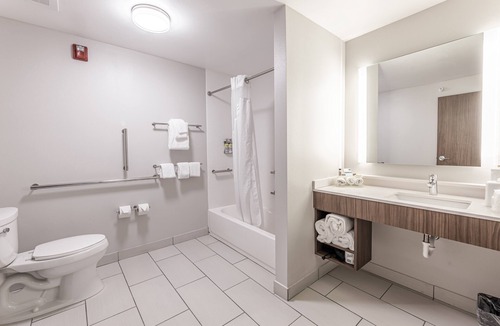 Rantoul Hotel | Holiday Inn Express & Suites Rantoul by IHG