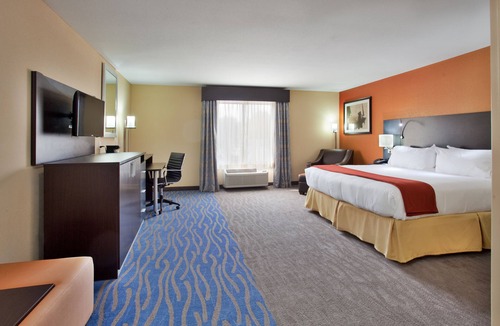 Airport Township Hotel | Holiday Inn Express & Suites St Louis Airport by IHG