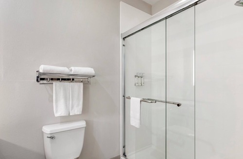 Alice Hotel | Holiday Inn Express & Suites Alice by IHG
