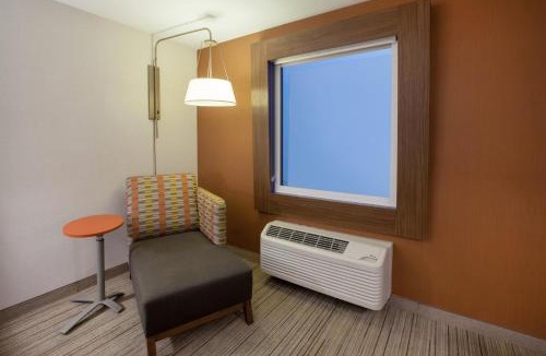Georgian Acres Hotel | Holiday Inn Express & Suites Austin North Central by IHG