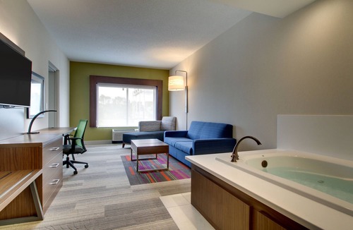 Aurora Hotel | Holiday Inn Express & Suites Aurora - Naperville by IHG