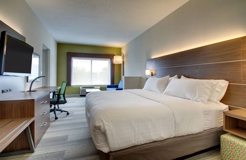 Aurora Hotel | Holiday Inn Express & Suites Aurora - Naperville by IHG
