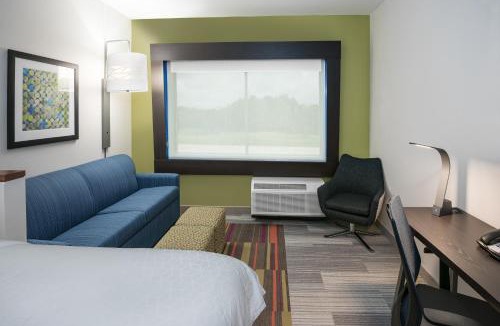 College Station Hotel | Holiday Inn Express & Suites Bryan - College Station by IHG