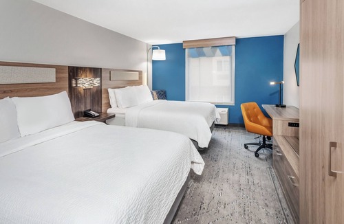 Normal Hotel | Holiday Inn Express & Suites Bloomington - Normal by IHG