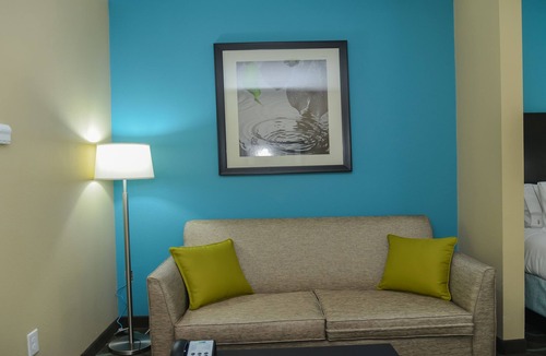 Cuero Hotel | Holiday Inn Express & Suites Cuero by IHG