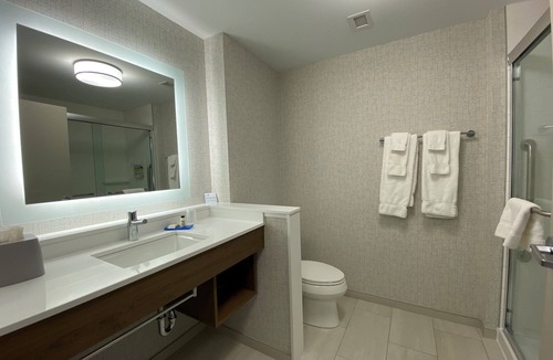 Aurora Hotel | Holiday Inn Express & Suites Aurora by IHG