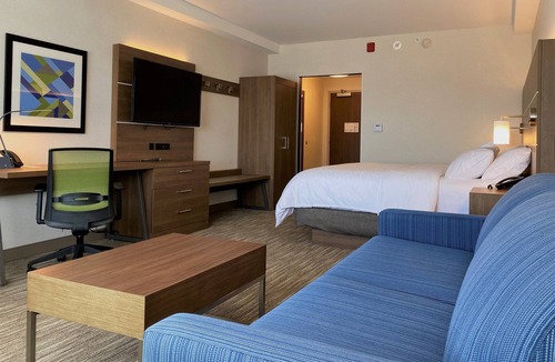 Aurora Hotel | Holiday Inn Express & Suites Aurora by IHG