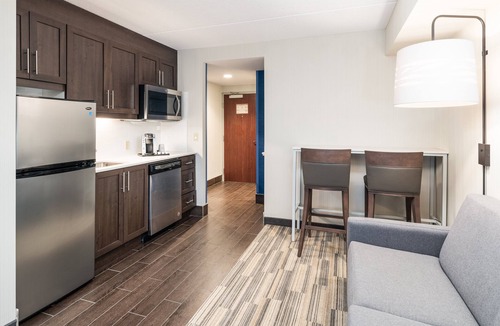 Milton Hotel | Holiday Inn Express & Suites Milton by IHG
