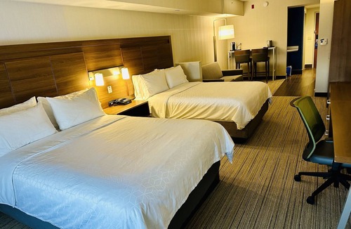 Milton Hotel | Holiday Inn Express & Suites Milton by IHG