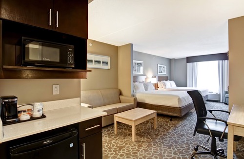Oshawa Hotel | Holiday Inn Express & Suites Oshawa Downtown - Toronto Area by IHG