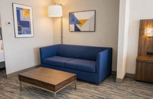 Timmins Hotel | Holiday Inn Express & Suites Timmins by IHG