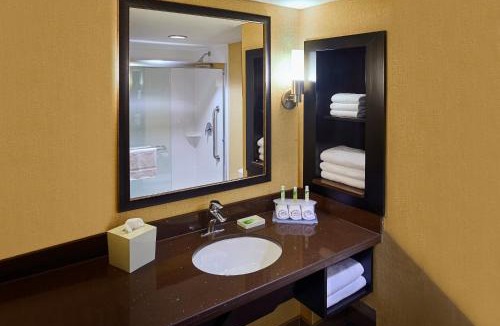 Timmins Hotel | Holiday Inn Express & Suites Timmins by IHG