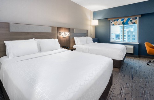 Vaughan Hotel | Holiday Inn Express & Suites Vaughan-Southwest by IHG