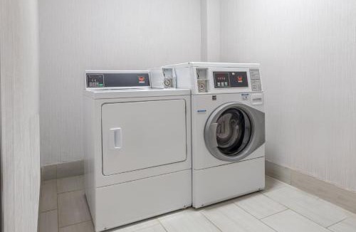 White Rock Hills Hotel | Holiday Inn Express & Suites Dallas East - Fair Park by IHG