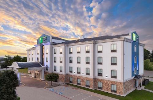 Denton Hotel | Holiday Inn Express & Suites - Denton North by IHG