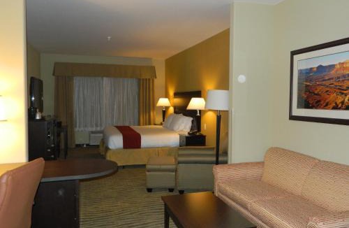 Gallup Hotel | Holiday Inn Express & Suites Gallup East by IHG