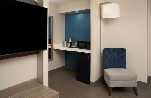 Ludlam Hotel | Holiday Inn Express & Suites Kendall East Miami by IHG