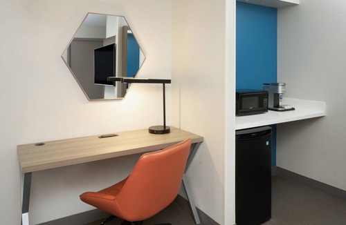Ludlam Hotel | Holiday Inn Express & Suites Kendall East Miami by IHG